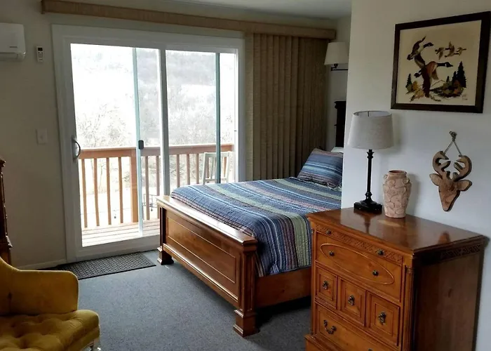 Countryside Vacation With A Private Hot Tub In Jo Daviess County, Illinois *